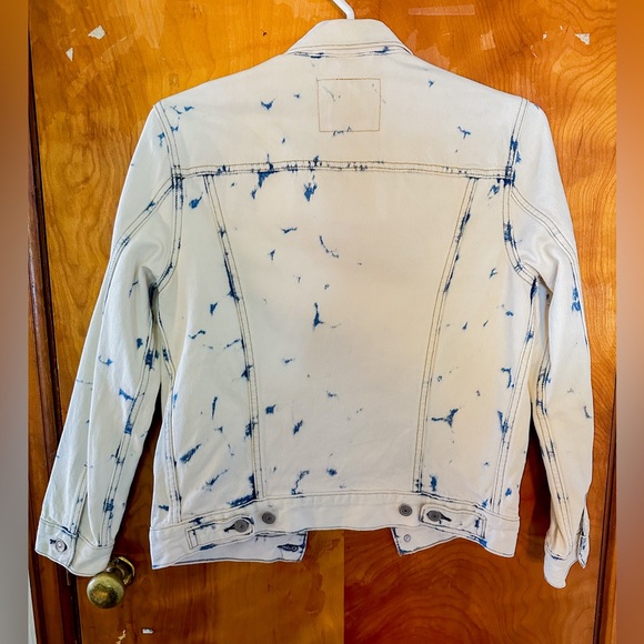 Levi’s Bleached Denim Jacket in Cream and Blue - Picture 3 of 8